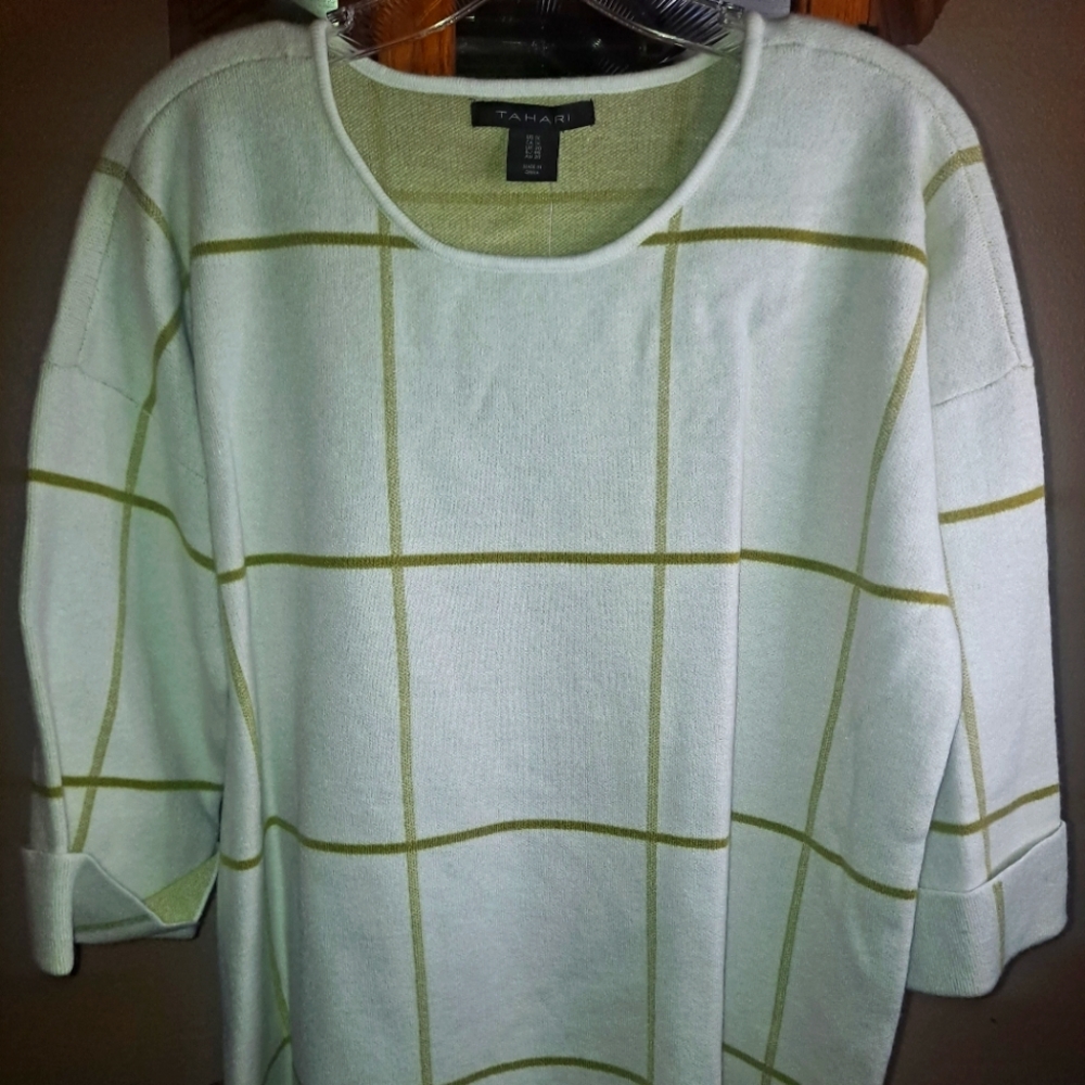 ***CHARITY SALE***  Tahari Sweater 1X NWT Cream & Gold